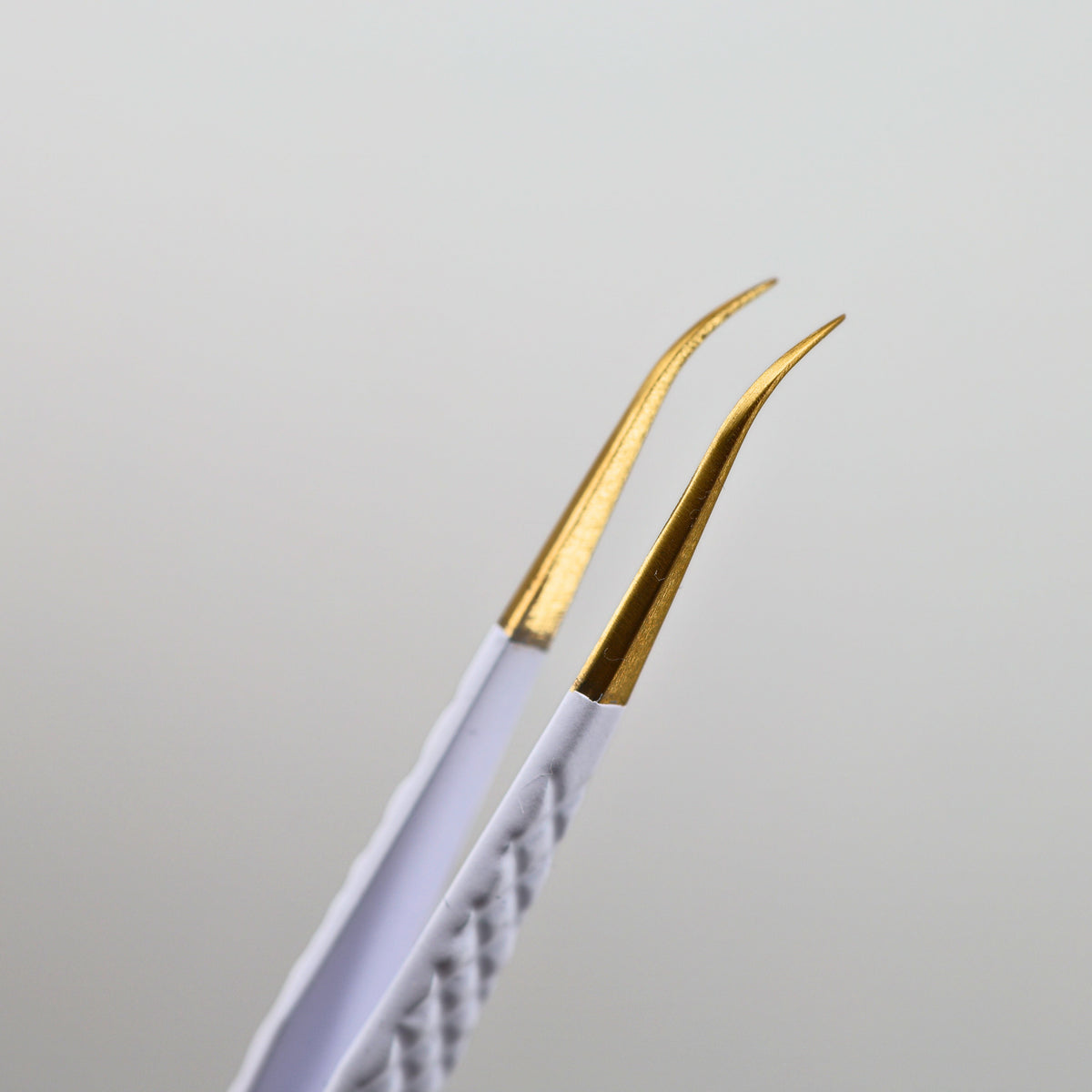 White & Gold: Curved Iso Tweezer