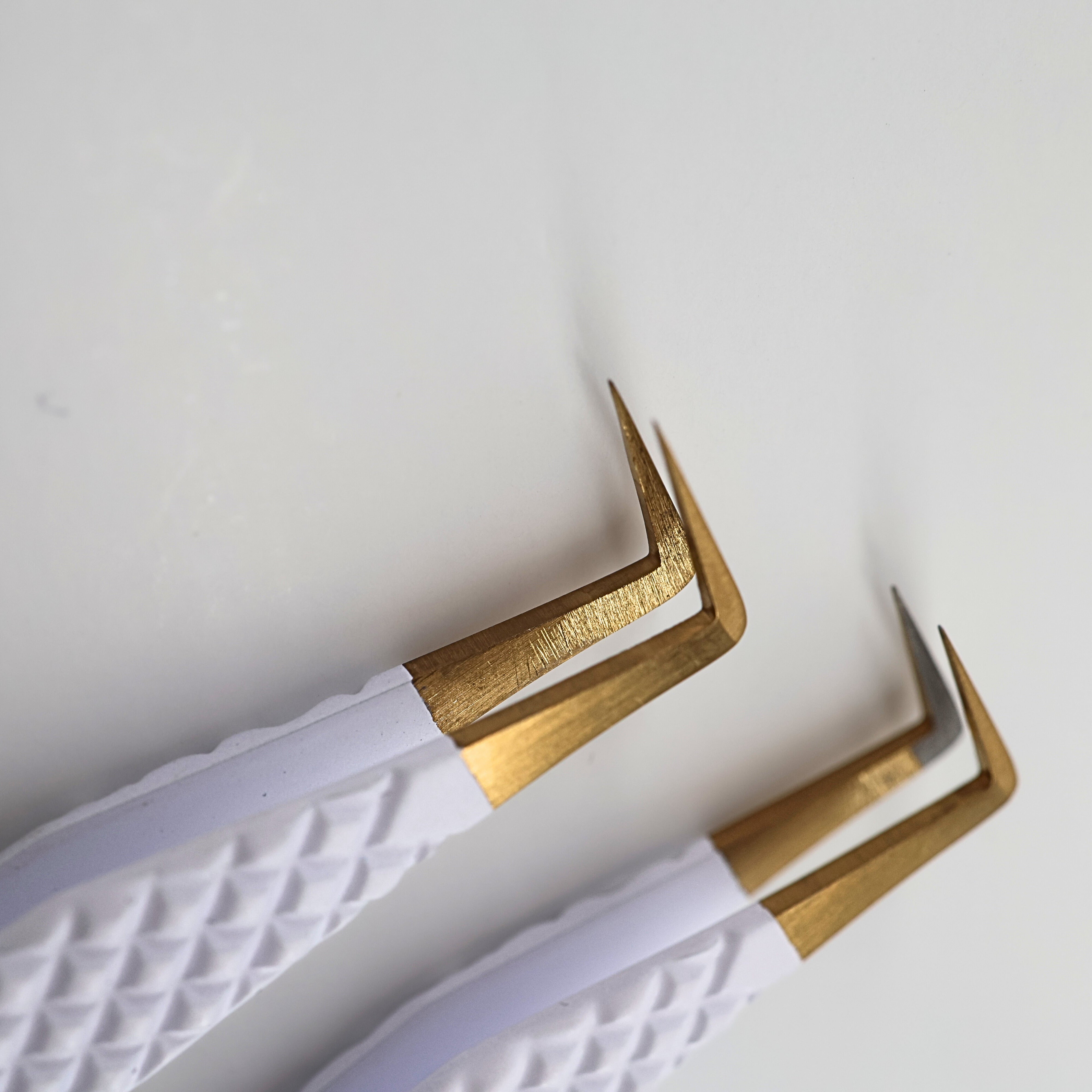 White & Gold: MS Boot Tweezer